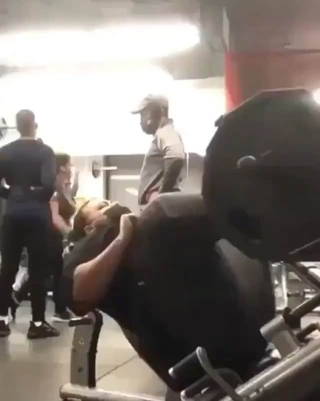 ワカ・フロッカ・フレイムのインスタグラム：「This why my fat ass not in the gym now 😂😂😂🤣🤣」