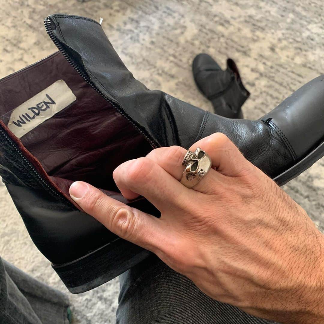 ブライス・ジョンソンのインスタグラム：「Found this in my closest. Wilden’s boots!  . . . #PLL #prettylittleliars #wilden #detectivewilden」
