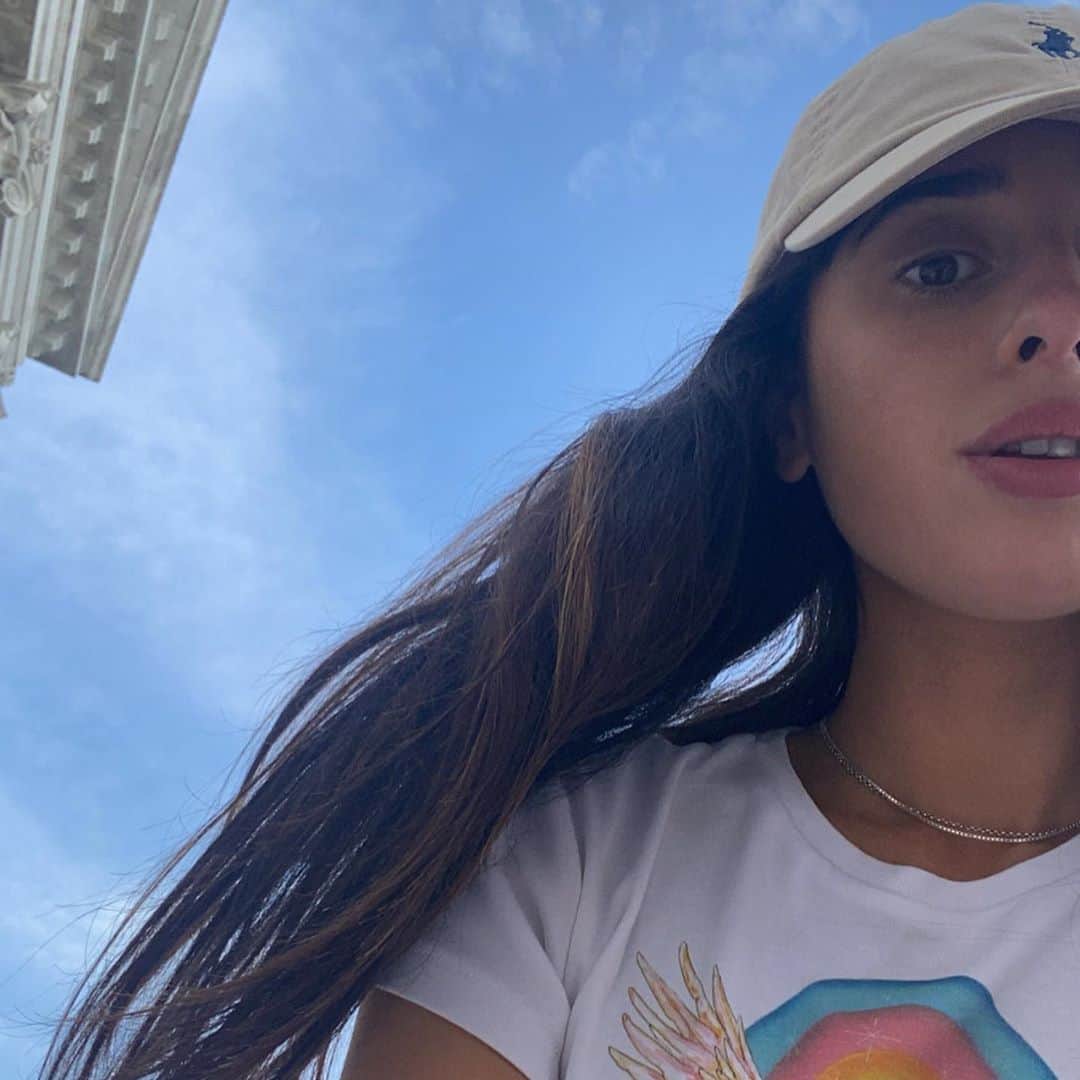 フォクシーズのインスタグラム：「Some of Italy last week 🐳⛈💞🌸」