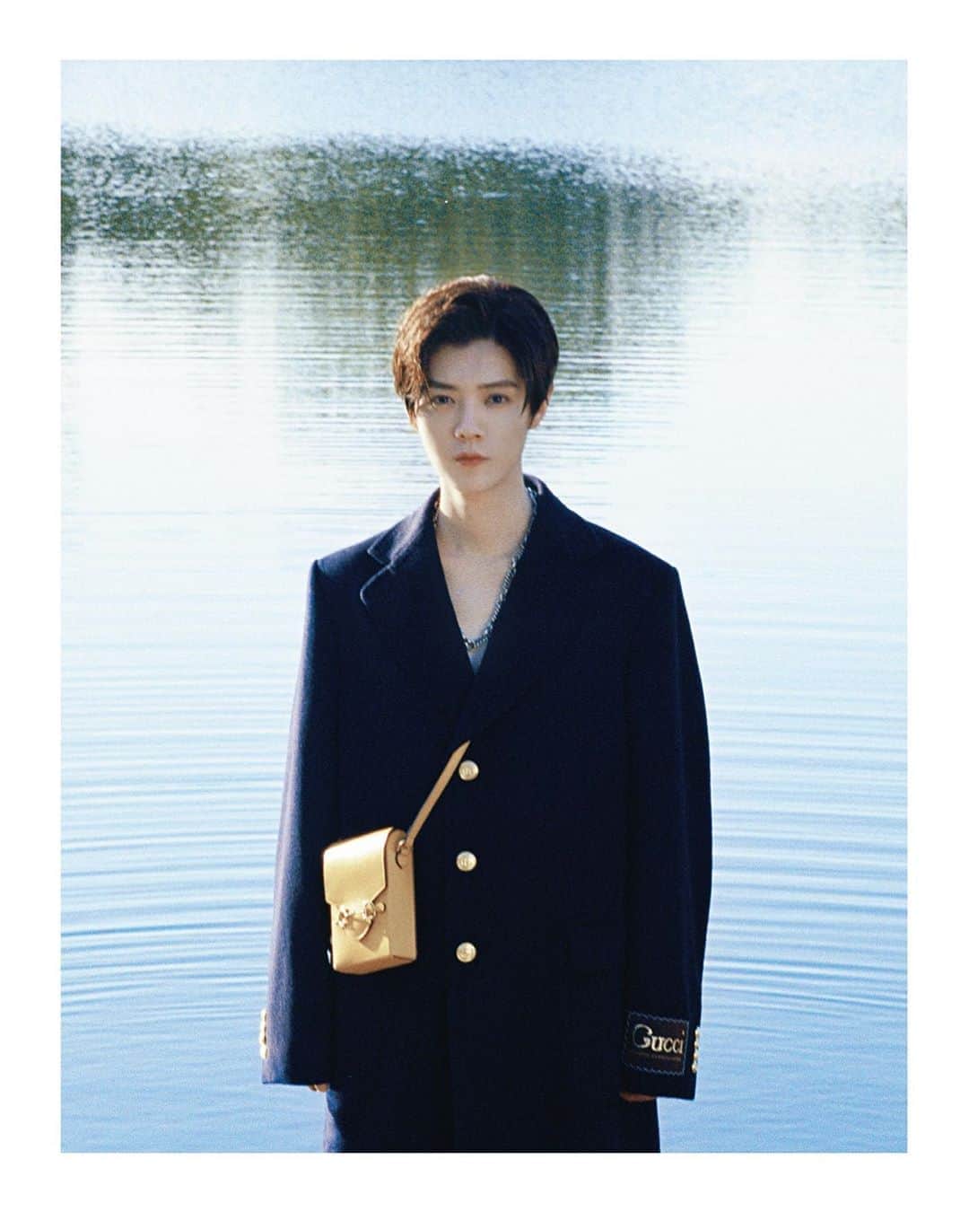 のインスタグラム：「#Gucci’s new brand ambassador @7_luhan_m appears in @lofficielchina’s latest issue wearing a #GucciPreFall20 eco cashmere coat with sartorial label detail and a #GucciHorsebit1955 cross-body mini bag. The singer and actor is styled by @sylarlsy and photographed by @charlesguoguo. #GucciEditorials #AlessandroMichele @alessandro_michele」