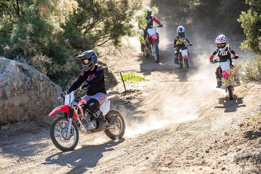 Honda Powersports USさんのインスタグラム写真 - (Honda Powersports USInstagram)「Does your weekend involve getting out and riding? #crfcollective #betteronahonda」9月26日 2時00分 - honda_powersports_us