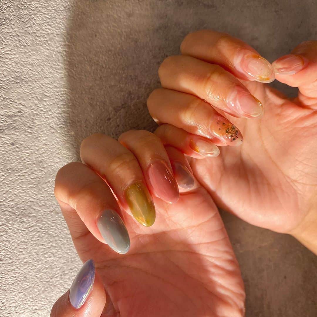 ななせ結衣のインスタグラム：「昨日までの私のネイル💅. 今日おさらばしてきたネイル💅. . 新しいネイル見たい人〜？💄 . . .  #nail #nails #nuancenail #Japannail #ネイル #ニュアンスネイル #トレンドネイル #カジュアルネイル #おしゃれネイル #個性派ネイル #ネイルアート #ジェルネイル #セルフネイル #ブラウンネイル #네일스타그램 #네일아트디자인 #美甲 #マグネットネイル #ミラーネイル #フレンチネイル #秋ネイル #スクエアネイル」