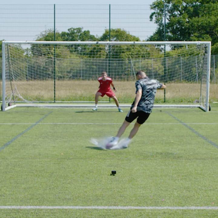 F2Freestylersのインスタグラム：「When you strike the football 🎯⚽️ and water balloon 💦🎈at the same moment 😳🤣 New video in bio 🎥」