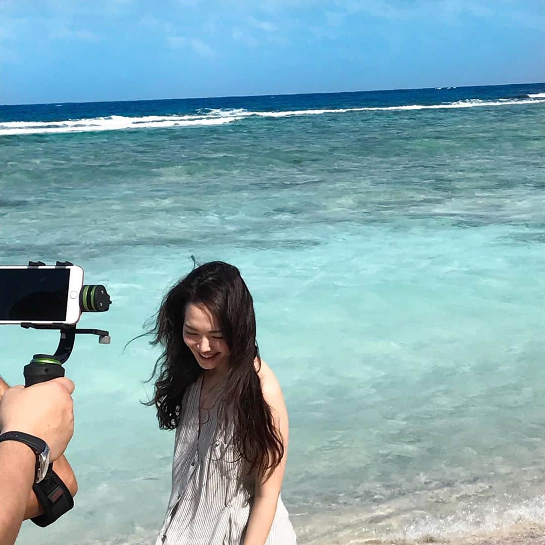 阿部桃子のインスタグラム：「⠀ 深夜に突然懐かしいオフショット連投 ⠀ 自分の写真撮らなくなったなぁ… ⠀ ⠀ 撮るタイミングが分からなくなった😂 仕事中は仕事だけしてカメラ開かない😂 ⠀ 誰か私の写真撮って ⠀ ⠀ ⠀#写真集 #オフショット #グラビア #gravure #japanesegirl #asiangirl #懐かしいシリーズ #photoshoot」