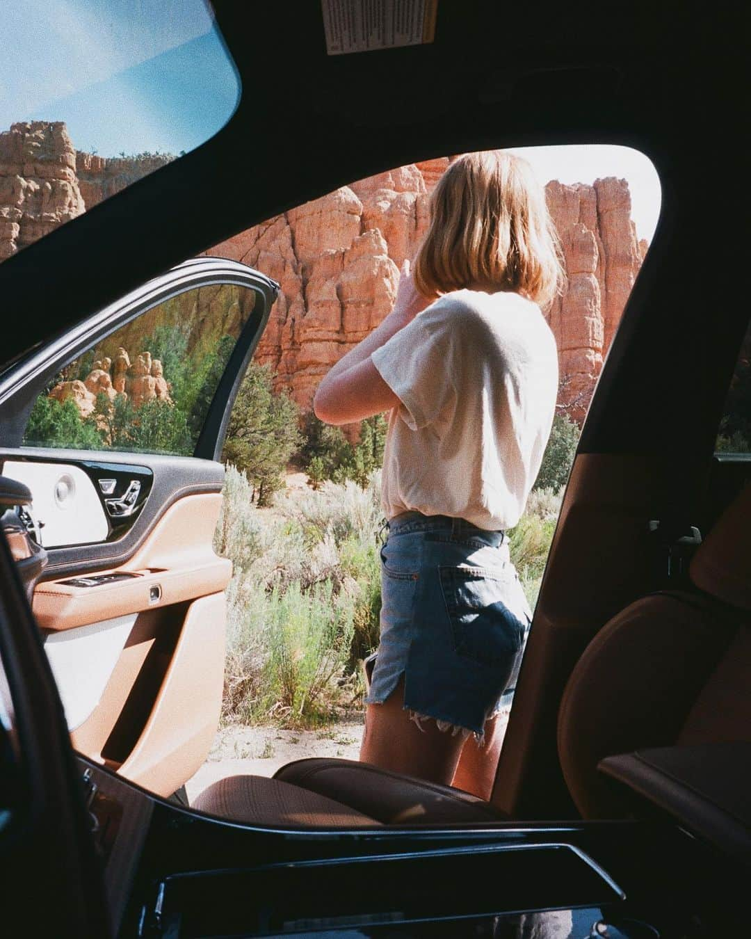 コートニー・ハルヴァーソンさんのインスタグラム写真 - (コートニー・ハルヴァーソンInstagram)「Our Summer roadtrip, on film. #ad We drove our @lincoln Aviator out to visit Utah and see some serious natural beauty. I was in charge of the snacks, the available massage seats, and the playlist, which is good because I really got to use the available 28 (!!!) speakers to their full effect. I don't think I've ever taken such a fun AND comfortable roadtrip; and now I can't wait to do it all again soon. #LincolnAviator #LincolnAmbassador  2020 Lincoln Aviator Black Label model shown available at participating Lincoln Black Label Dealers  Revel® and the Revel® logo are trademarks of Harman International Industries, registered in the United States and other countries. All rights reserved.」9月26日 2時20分 - prettylittlefawn