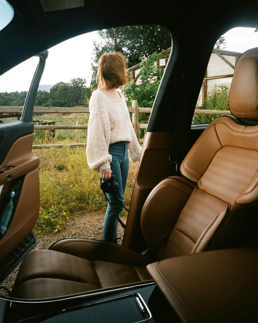 コートニー・ハルヴァーソンさんのインスタグラム写真 - (コートニー・ハルヴァーソンInstagram)「Our Summer roadtrip, on film. #ad We drove our @lincoln Aviator out to visit Utah and see some serious natural beauty. I was in charge of the snacks, the available massage seats, and the playlist, which is good because I really got to use the available 28 (!!!) speakers to their full effect. I don't think I've ever taken such a fun AND comfortable roadtrip; and now I can't wait to do it all again soon. #LincolnAviator #LincolnAmbassador  2020 Lincoln Aviator Black Label model shown available at participating Lincoln Black Label Dealers  Revel® and the Revel® logo are trademarks of Harman International Industries, registered in the United States and other countries. All rights reserved.」9月26日 2時20分 - prettylittlefawn