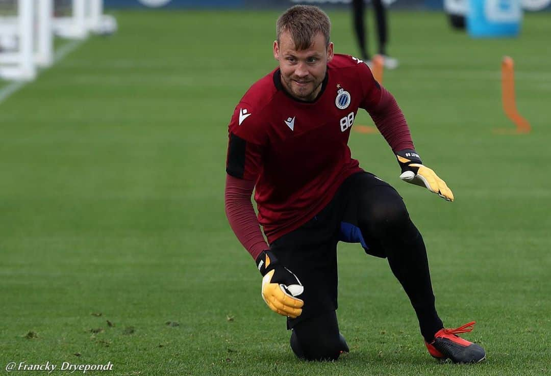 シモン・ミニョレさんのインスタグラム写真 - (シモン・ミニョレInstagram)「Preparing the Battle of Bruges! 💪🏻💙🖤#WeAreBruges #NoSweatNoGlory #BluvnGoan #YNWA」9月26日 2時23分 - 22mignolet22