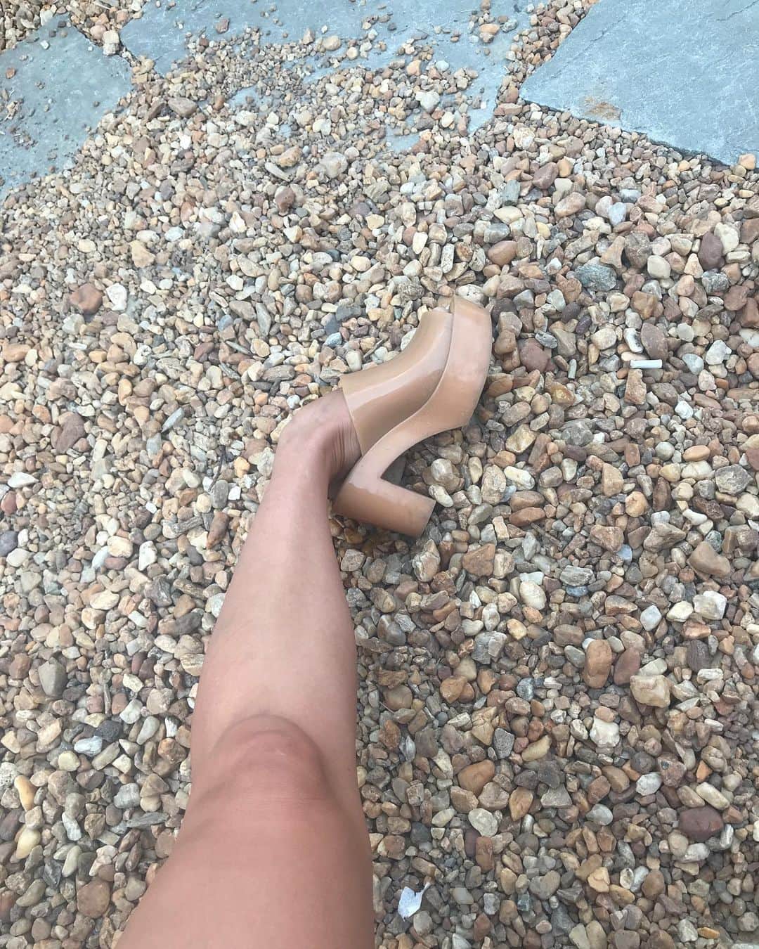ゴールディ・ホーンのインスタグラム：「Foot Pic Friday.」