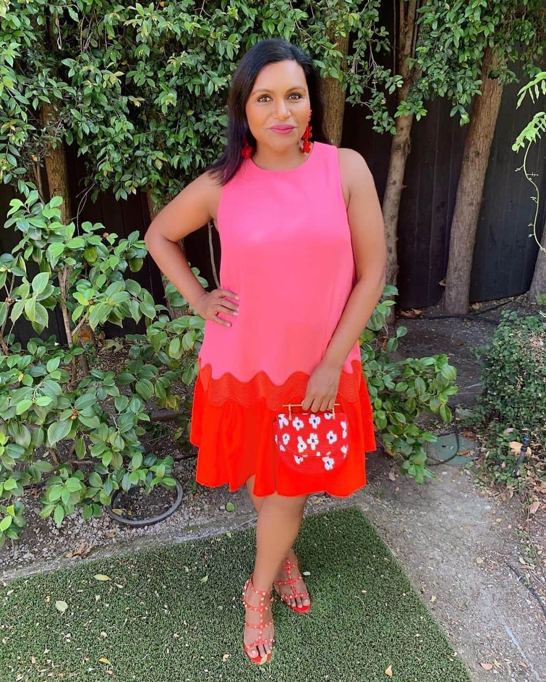 ミンディ・カリングさんのインスタグラム写真 - (ミンディ・カリングInstagram)「Wearing my power colors today. ❤️💗」9月26日 2時31分 - mindykaling