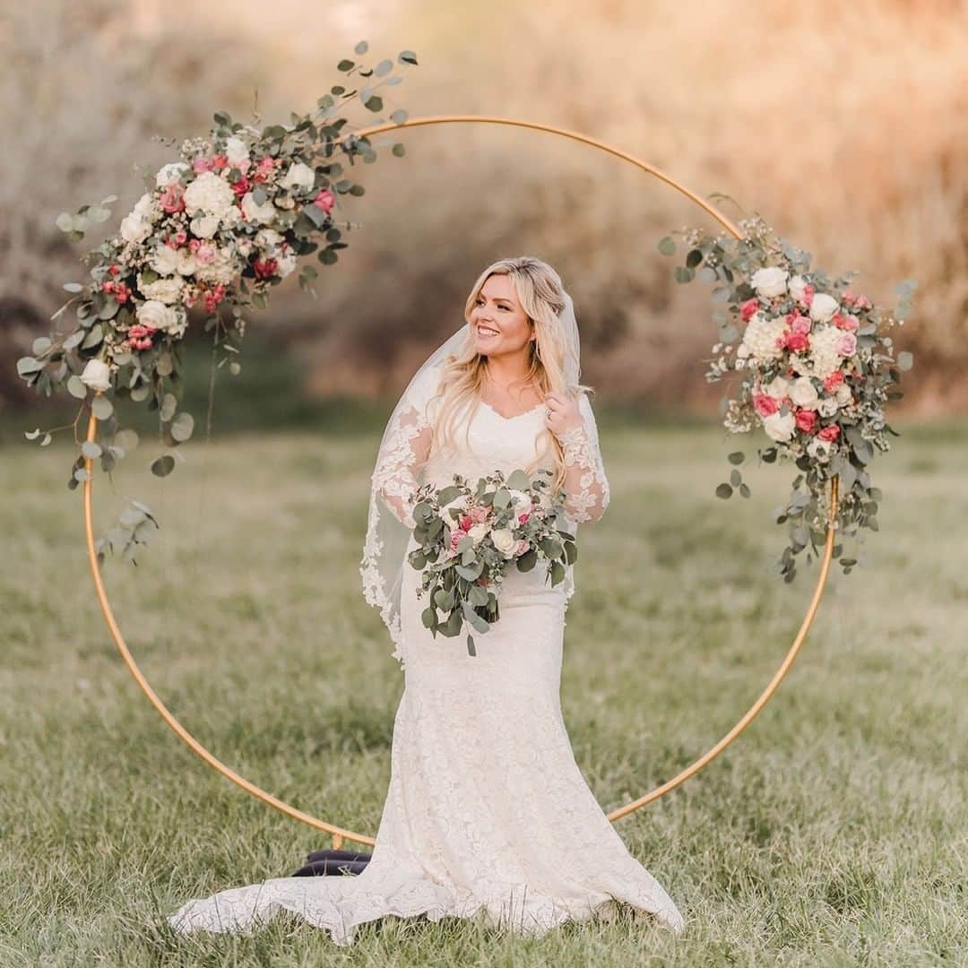 Sigma Corp Of America（シグマ）さんのインスタグラム写真 - (Sigma Corp Of America（シグマ）Instagram)「Wedding photographer @mckenziedeakins knows all about love at first sight... after all, she makes her living capturing that feeling for her clients. And she, too, was smitten right away when she met a big, bad prime lens that renders incredibly sharp images with unparalleled dreamlike bokeh... and makes no apologies about it!  Check out the SIGMA Blog (link in bio or URL below) to learn more about McKenzie's experience with the SIGMA 105mm F1.4 DG HSM Art lens, and how it has become a staple in her camera bag for bringing scenes of true love to life.  http://bit.ly/sigma-105mm-art-love  #sigmaphoto #SIGMA #photography #weddingphotography #weddingphotographer #sigma105mmart #sigma105mm #bokeh #bokehmaster #telephotolens #primelens #love  #howilovethee #sigmalens #sigmalenses」9月26日 2時45分 - sigmaphoto