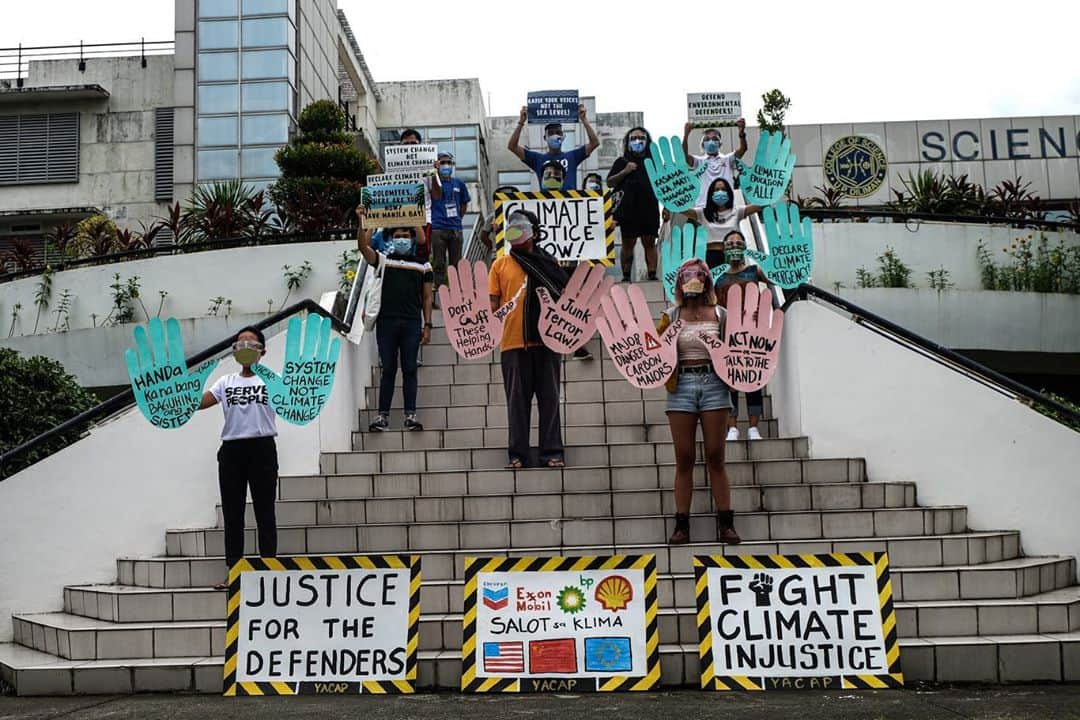 グレタ・トゥーンベリさんのインスタグラム写真 - (グレタ・トゥーンベリInstagram)「Today was a huge success!  Hundreds of thousands of us returned to the streets demanding climate action! There were strikes in over 3200 places on all continents, including Antarctica! With masks and socially distant. Thank you everyone who showed up! We will continue, the fight for a future doesn’t end here - this is just the beginning. Pictures from today in order: Germany, Bangladesh, Sierra Leone, Japan, The Philippines, Researchers in Antarctica, Ukraine. #climatestrike #fridaysforfuture #schoolstrike4climate #fightclimateinjustice #facetheclimateemergency」9月26日 2時46分 - gretathunberg