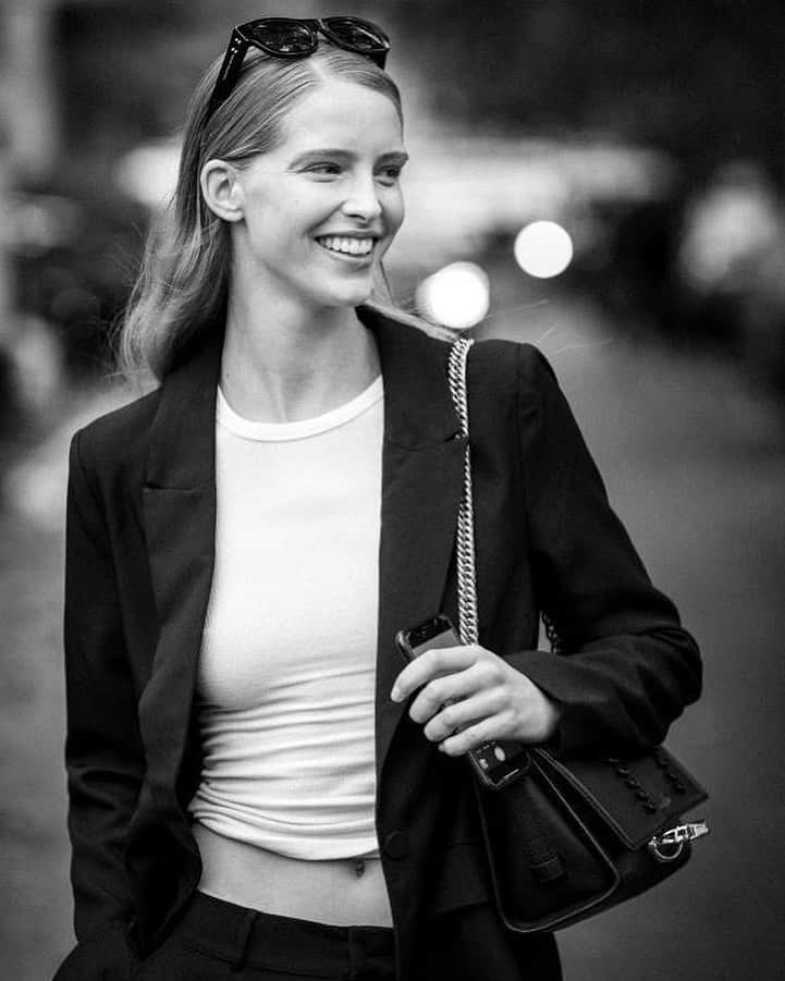 アビー・チャンピオンのインスタグラム：「🖤」