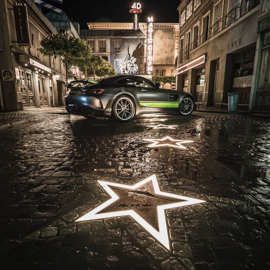 メルセデス・ベンツさんのインスタグラム写真 - (メルセデス・ベンツInstagram)「Reaching for the stars with @herminsche308  at @europapark  #MercedesAMG #DrivingPerformance #Mercedes #AMG #GT」9月26日 3時00分 - mercedesbenz