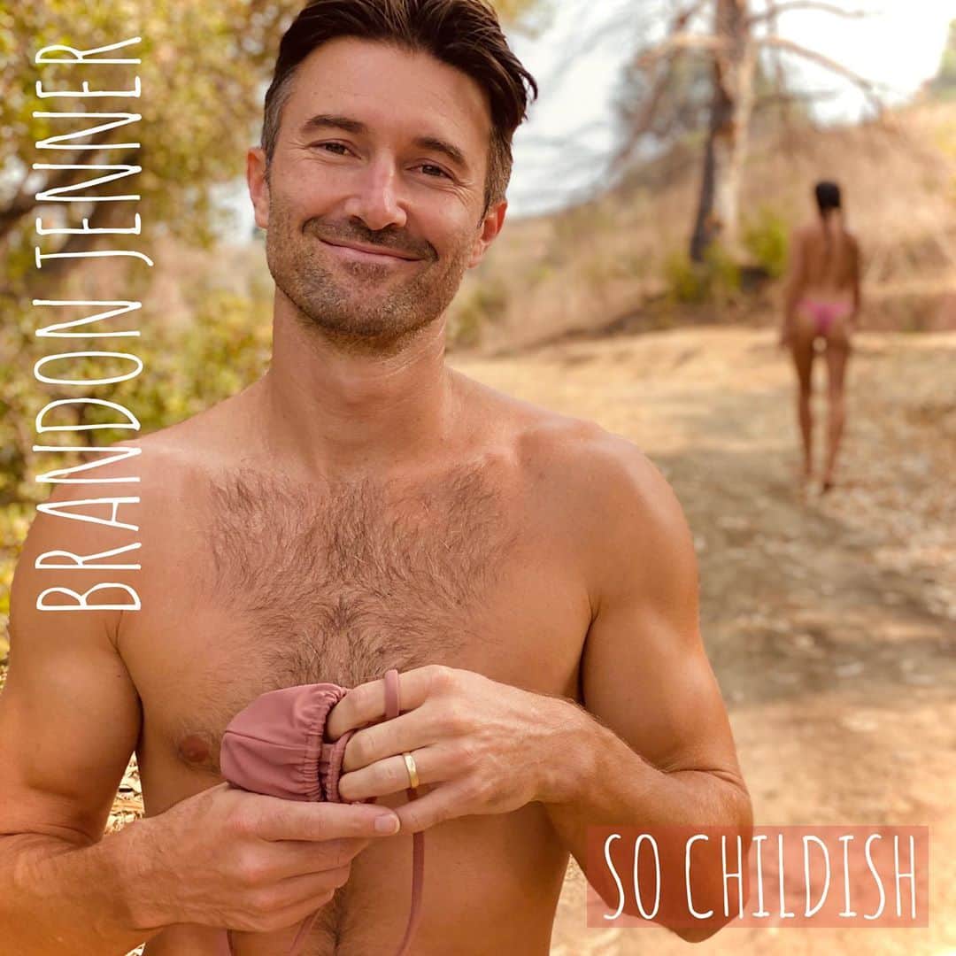 ブランドン・ジェンナーのインスタグラム：「New album out today!  So Childish 1. Back on My Feet  2. Vaseline 3. African Wave  4. I Can Feel it for Ya  5. Alone   Take a listen and let me know what your favorite track is! 😁🙏🏼❤️🤙🏼」