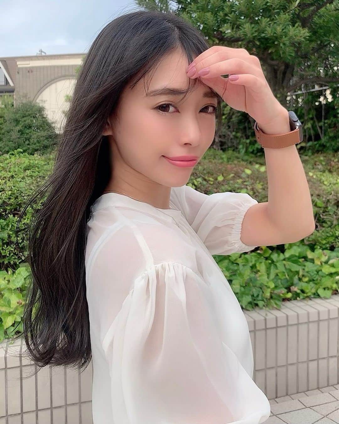 高村みどりのインスタグラム：「先日k twoへ💈 Autumnカラーです💇🍁 トーンかなり下げたから会う人会う人に暗くなったねって😌👌 たまに行くサンドイッチショップの店員さんでさえ声かけてくれた☺️笑  寒色系でいれてもらったので少し落ちてさらに良い色になってきた〜💕 @k_two_saito いつもありがとう！ 前髪も短くして増やしたよ🥺💗」