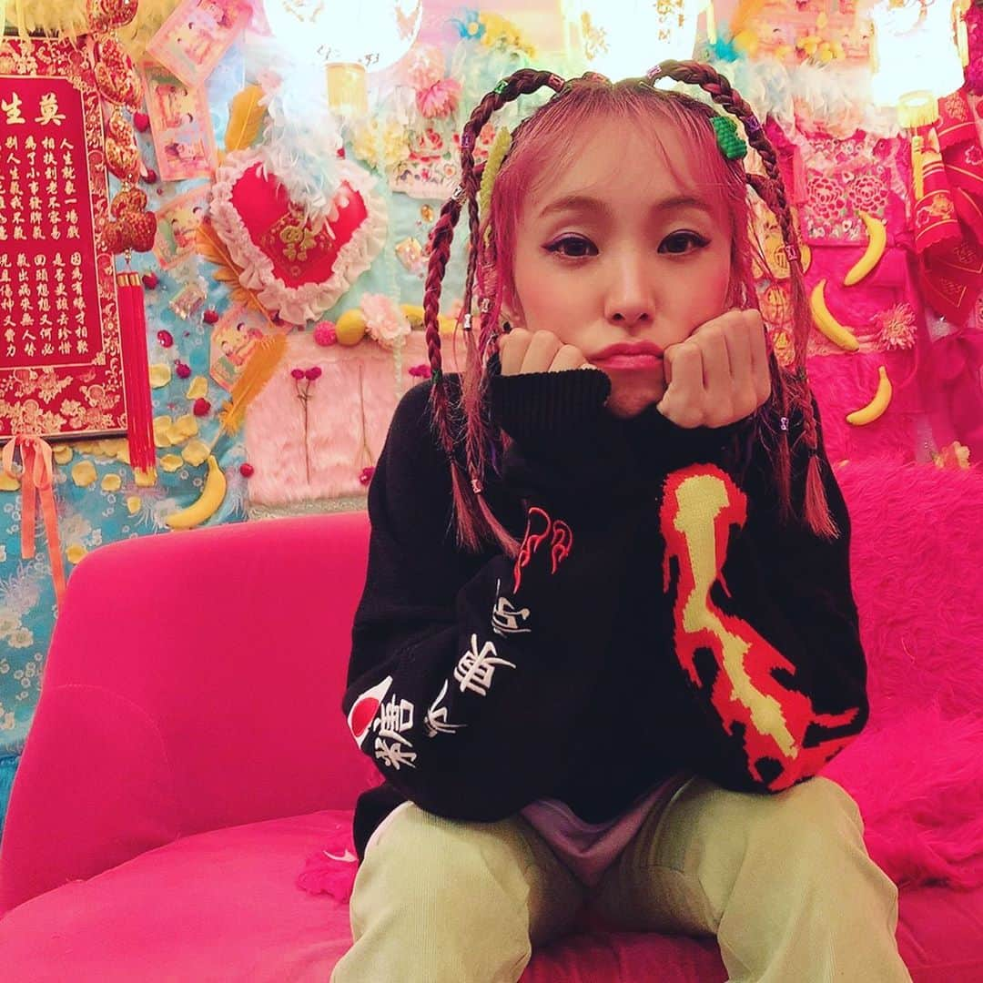 LiSAさんのインスタグラム写真 - (LiSAInstagram)「タコオンナガアラワレタ □タタカウ □ニゲル □アイサツシテミル □トモダチニスル #おはようございます　#東京は雨です　#ふーちゃんへあめいく　@fusaetachibanaworks #🐙」9月26日 8時29分 - xlisa_olivex