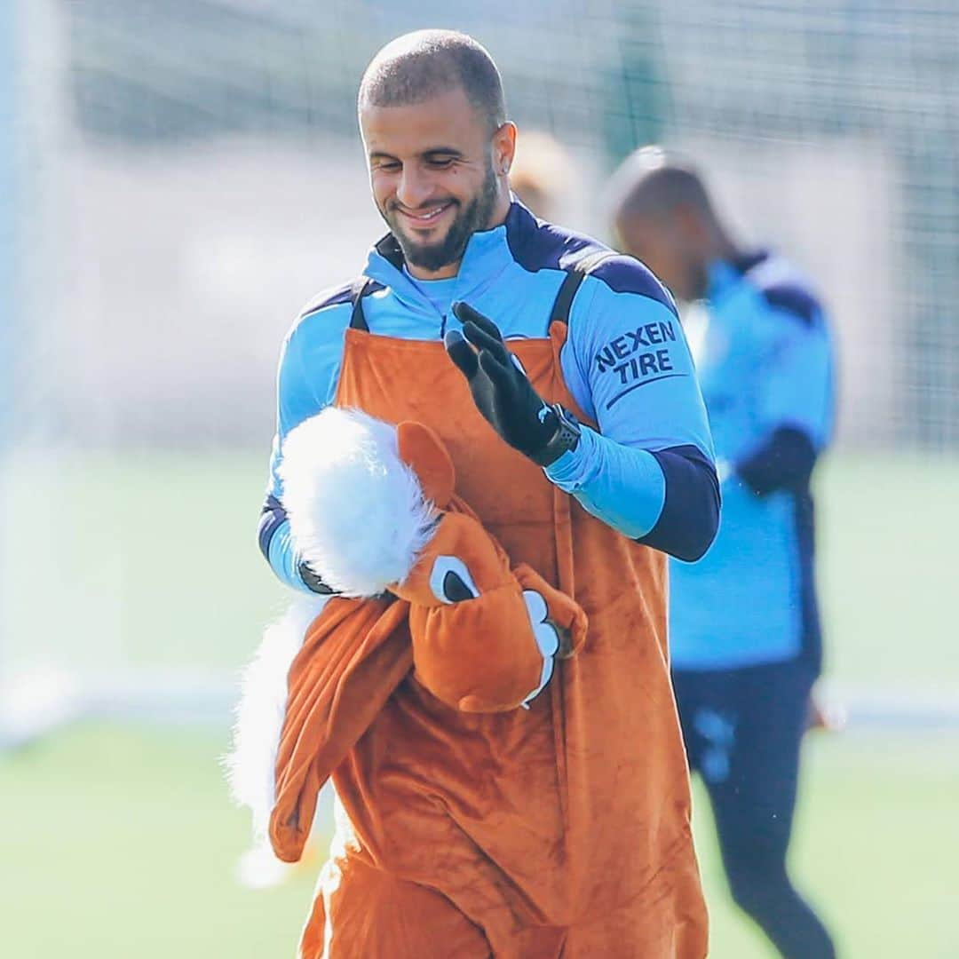 マンチェスター・シティFCさんのインスタグラム写真 - (マンチェスター・シティFCInstagram)「Horse play 🐴⚽️ #mancity」9月26日 3時02分 - mancity