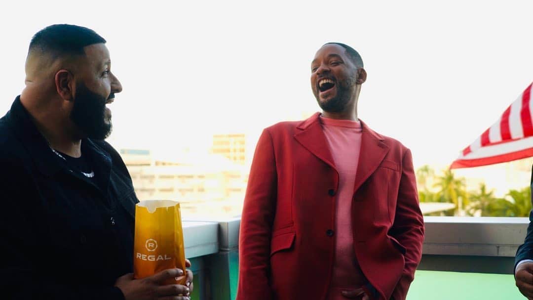 DJキャレドさんのインスタグラム写真 - (DJキャレドInstagram)「HAPPY BDAY @willsmith ! Legendary @willsmith ! Me telling will smith on the pic in the swipe u know that would never happen in real life 😂 .luv brother ! Thank you for your friendship!」9月26日 3時05分 - djkhaled
