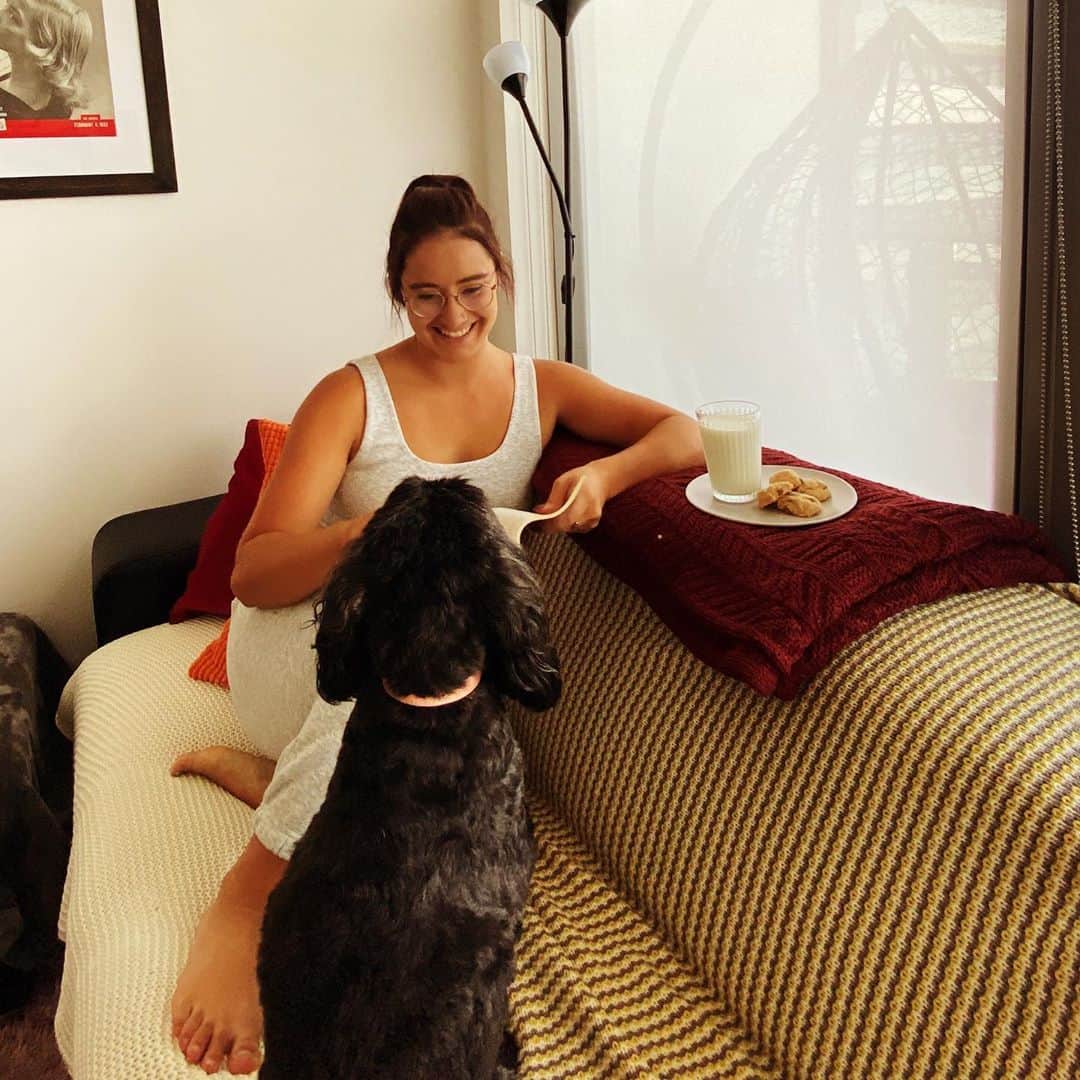 ケイトリン・オズモンドのインスタグラム：「Friday mood!  • Class done, apartment cleaned, dog walked, incredible shower, and now relaxing with my doggo, a good book, and a little treat!  • Currently obsessing over my new @landpapothecary goodies!! The soap smells so good. And the dry shampoo is incredible! Usually I can feel the grittiness of dry-shampoo, but my hair still feels so soft!  • Check out @landpapothecary if you are looking for an Ontario local business.  They have amazing stuff that will freshen up your day!  • • #selfcare #showertime #milkandcookies #romancebooks #doggo」