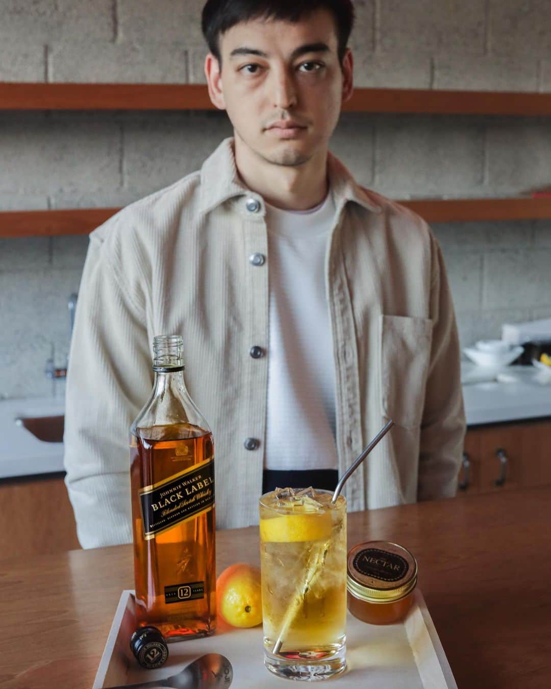 のインスタグラム：「#ad My @johnniewalkerus Honeycomb Highball Cocktail Kit just dropped. Sip while listening to NECTAR. 🍯🥃」