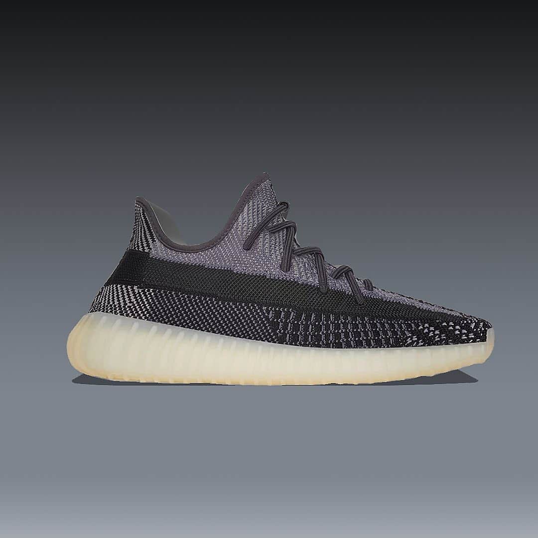 shoes ????さんのインスタグラム写真 - (shoes ????Instagram)「adidas Yeezy Boost 350 v2 “Carbon” 🌑  This highly anticipated colorway is expected on October 2nd on Adidas.com.   Are these the hottest 350s of the year?👀👇」9月26日 4時00分 - shoes