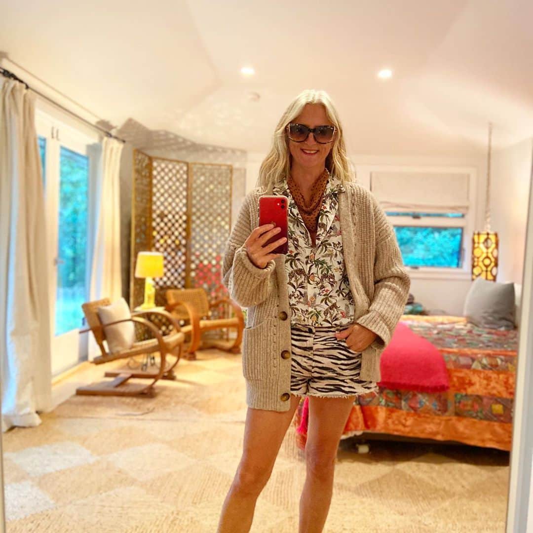 ナネットレポーのインスタグラム：「The short answer to the beginning of Fall 🍁」