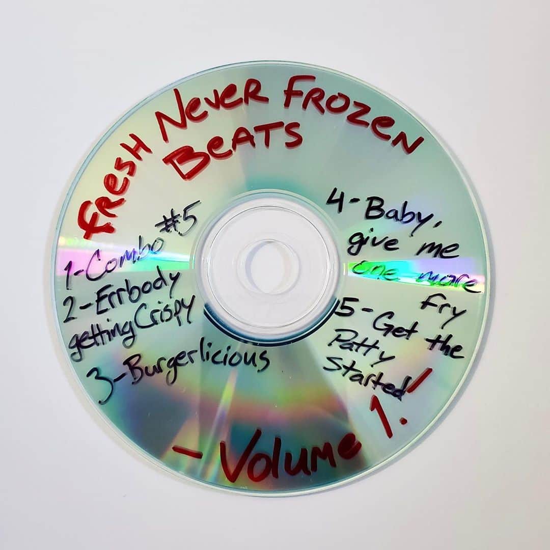 ウェンディーズのインスタグラム：「mentally i’m in a drive thru ordering nuggs and screaming the lyrics to track number 2 🤪」