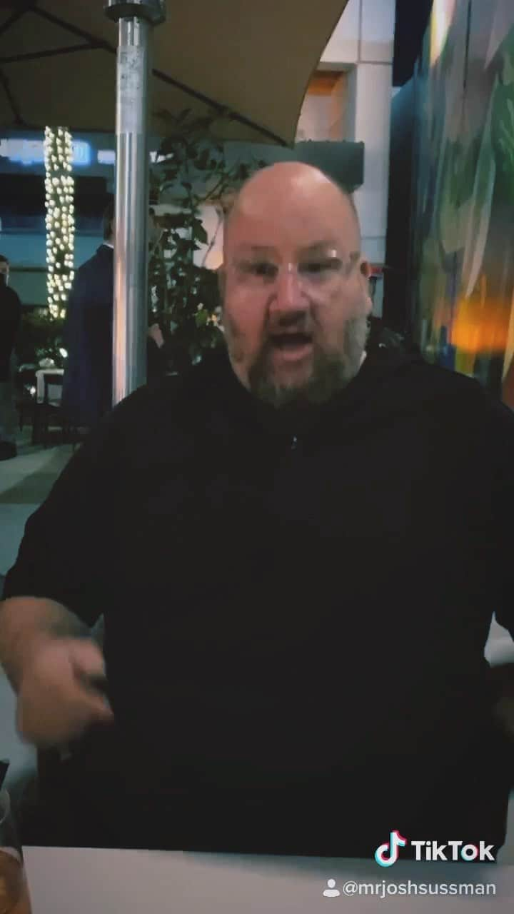 ジョシュ・サスマンのインスタグラム：「I had a major miscommunication with @stephenglickman. #bigtimerush #btr #joshsussman #glee #communication #goodbye #goodbuy」