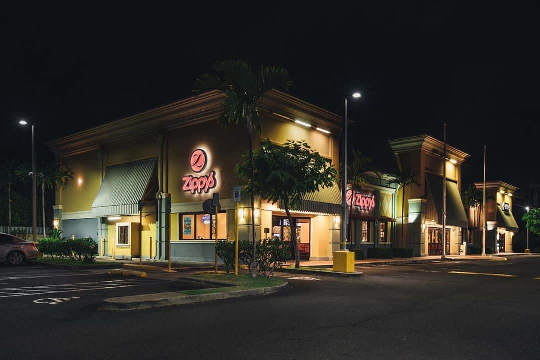 Zippy's Restaurantsのインスタグラム：「Zippy's Ewa and Nimitz Dine-In are open! We're excited to welcome you back. Reminder that due to new Oahu mandates, there is a limit of 5 guests per party, all from the same household. Masks are also now required at all times except for eating and drinking.  Join us today!」