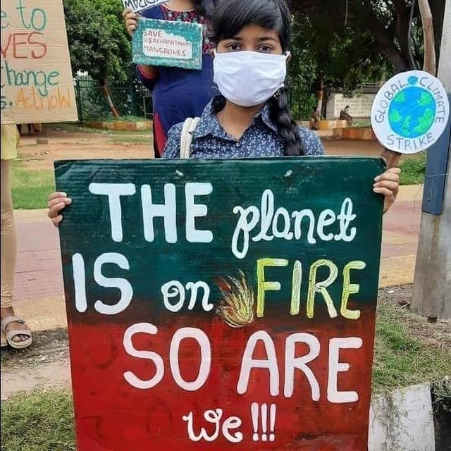 unicefさんのインスタグラム写真 - (unicefInstagram)「So much has changed during the COVID-19 crisis, yet the climate crisis remains. One year on from some of the world's largest climate marches, young people are still raising the alarm. Faced with wildfires, deforestation, cyclones, and flooding, they aren't just defending their future, they are protecting their daily reality. The sooner we act, the healthier our planet can be. We must reduce emissions now. #FridaysForFuture #FightClimateInjustice #ClimateAction @fridays4futureug @fridaysforfuturechina @fridays_for_future_ap @gretathunberg @vanessanakate1 @jennyxfrancisco @defendourfutureuncg」9月26日 5時05分 - unicef