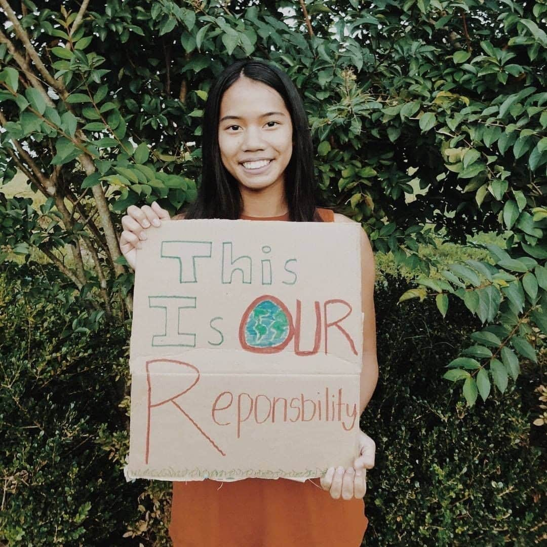 unicefさんのインスタグラム写真 - (unicefInstagram)「So much has changed during the COVID-19 crisis, yet the climate crisis remains. One year on from some of the world's largest climate marches, young people are still raising the alarm. Faced with wildfires, deforestation, cyclones, and flooding, they aren't just defending their future, they are protecting their daily reality. The sooner we act, the healthier our planet can be. We must reduce emissions now. #FridaysForFuture #FightClimateInjustice #ClimateAction @fridays4futureug @fridaysforfuturechina @fridays_for_future_ap @gretathunberg @vanessanakate1 @jennyxfrancisco @defendourfutureuncg」9月26日 5時05分 - unicef