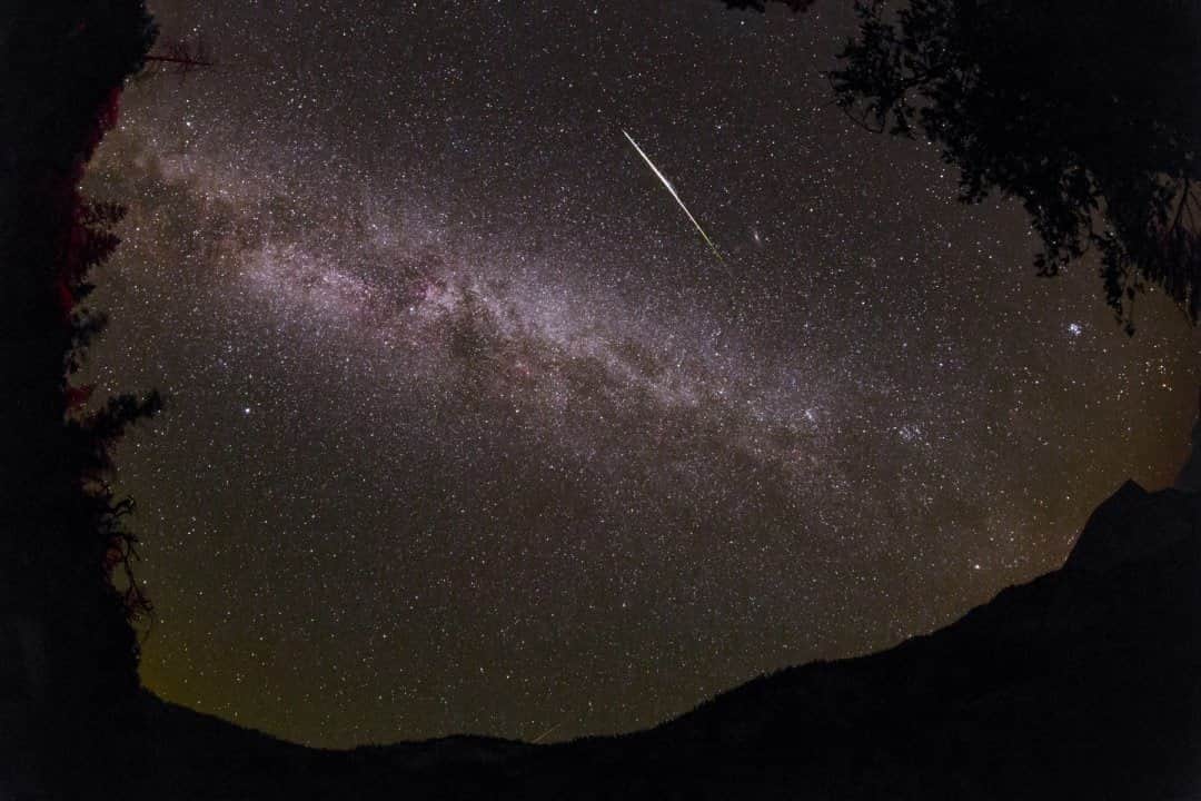National Geographic Travelさんのインスタグラム写真 - (National Geographic TravelInstagram)「Photo by @babaktafreshi / A bright meteor like this is called a fireball. Far from city lights and our artificial skyglow, in a naturally dark, starry summer night in Yosemite National Park, the Milky Way was glowing horizon to horizon, as seen in this fish-eye photograph. Most visible meteors are caused by pebble- and grain-size particles. But a fireball like this is generated by a larger walnut-size object.  Explore from Earth to the universe with me @babaktafreshi. #nature #yosemite #stargazing #twanight」9月26日 5時05分 - natgeotravel