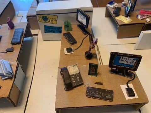 レイン・ウィルソンさんのインスタグラム写真 - (レイン・ウィルソンInstagram)「Many thanks to Oliver Pardo, Age 13, for his cardboard recreation of The Office set.」9月26日 5時10分 - rainnwilson