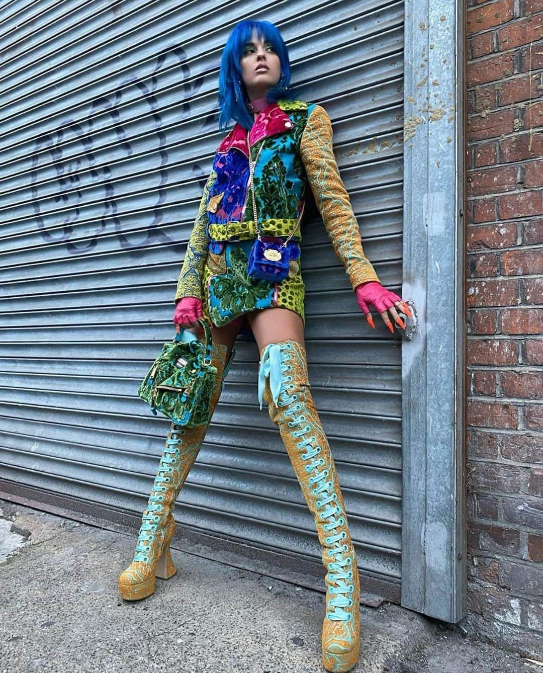 Moschinoさんのインスタグラム写真 - (MoschinoInstagram)「#Repost @sitabellan ・・・ @itsjeremyscott always making me feel like a doll 🥰 @moschino #moschino #sitaabellan」9月26日 5時25分 - moschino