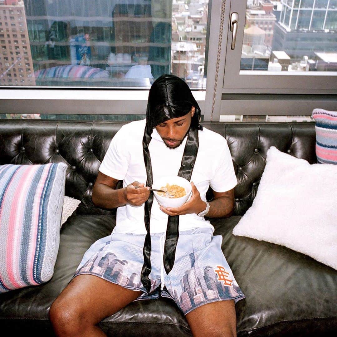 ファボラスのインスタグラム：「Sometimes you gotta put them on the other side so they can see how dope the skyline really is.. 😔 🌆   Fabolous for @ericemanuel Shorts  Shot by @sweetcian」