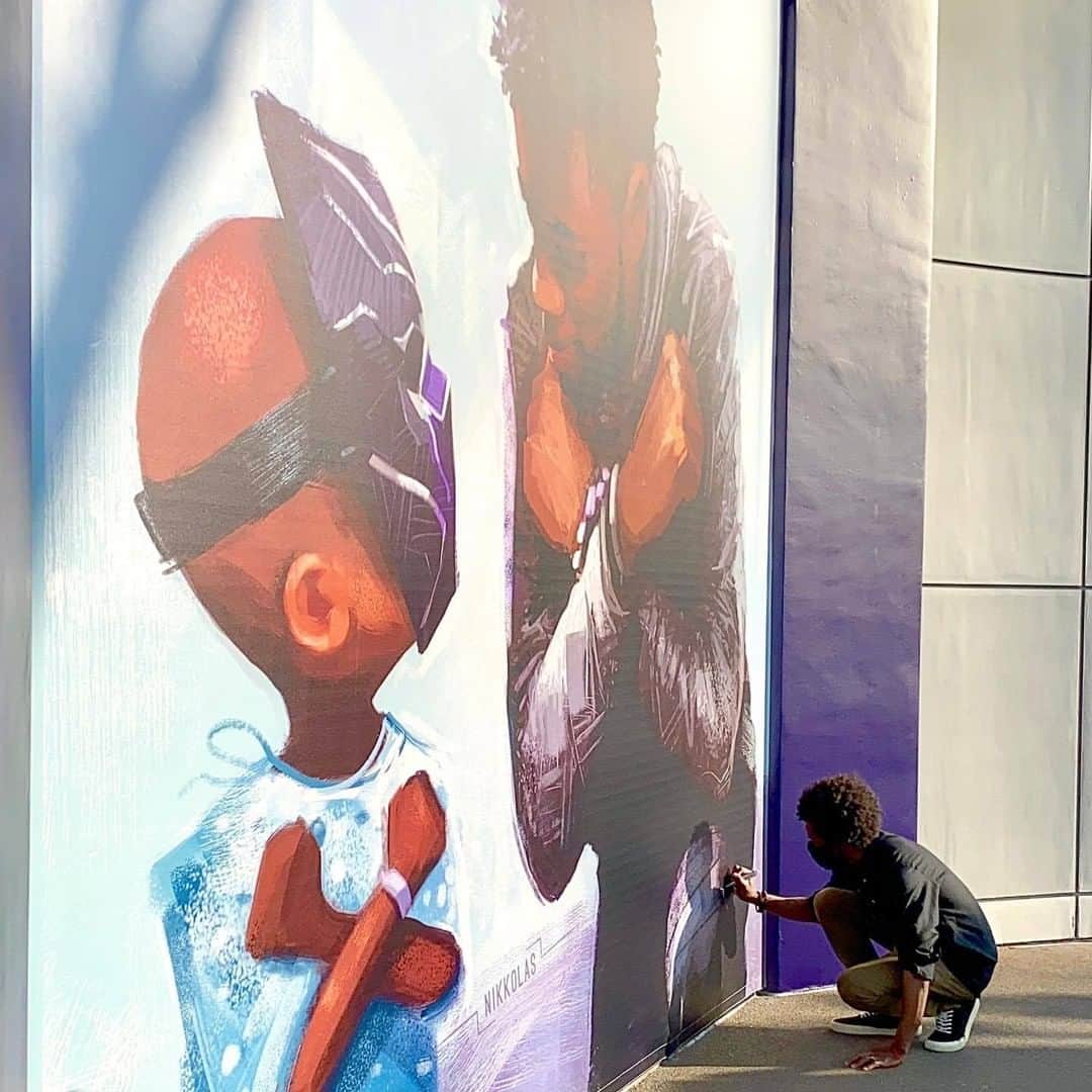 Disneyさんのインスタグラム写真 - (DisneyInstagram)「Repost from @WaltDisneyImagineering:  Concept artist Nikkolas Smith was among the first to see his artwork, “King Chad,” displayed in Downtown Disney. The art installation pays tribute to Black Panther star Chadwick Boseman with the inscription:   “As a former Disney Imagineer, I had the honor of working on a major children's hospital initiative and Avengers Campus as my final two assignments. Seeing Chadwick's heart for people in-person, and later discovering his courageous battle with cancer, I was inspired to create this tribute to honor his life and legacy. To us, he was and will always be T'Challa. Long Live The King.”」9月26日 6時30分 - disney