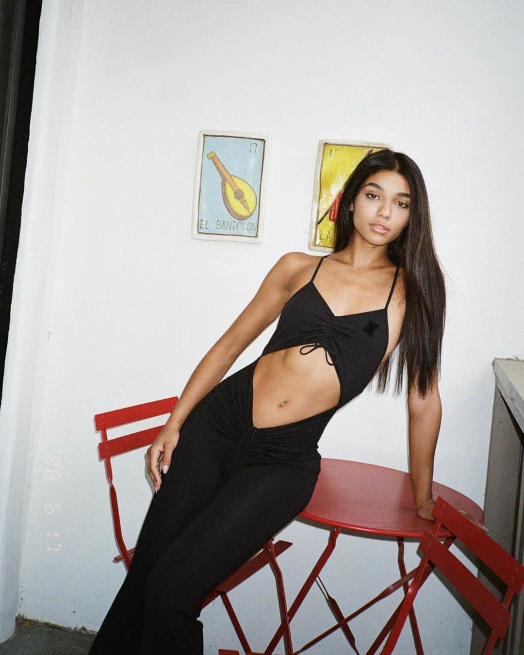 イヴァンナ・ヴェンチュラさんのインスタグラム写真 - (イヴァンナ・ヴェンチュラInstagram)「This jumpsuit gives me Selena vibes 🤍✨ for @savagexfenty #savagexambassador」9月26日 6時33分 - yoventura