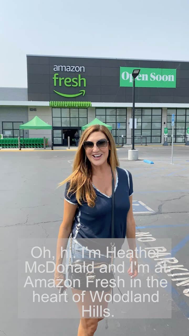ヘザー・マクドナルドのインスタグラム：「Have you been to one yet? Did you buy a peach like me? Also, not an Ad...but it should be. #amazonfresh」