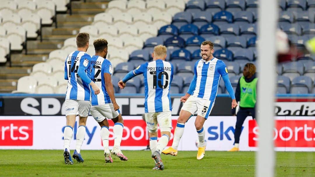 のインスタグラム：「What a finish by @fraizercampbell. 3 points and clean sheet 🔵⚪️」