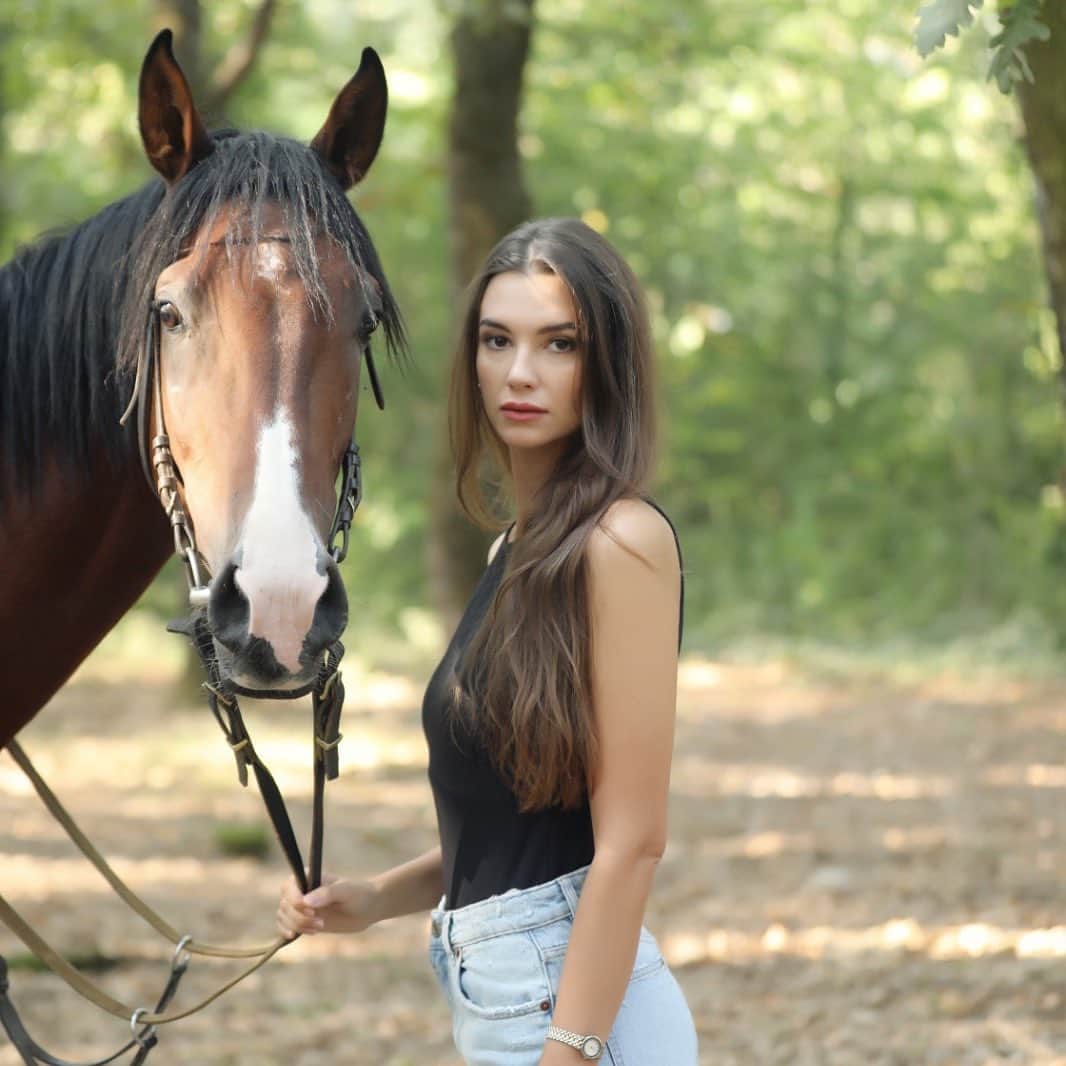 Leyla Lydia Turgutluのインスタグラム：「🤎」