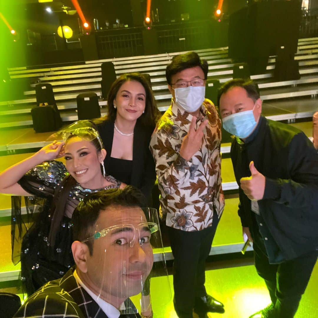 Raffi Ahmadさんのインスタグラム写真 - (Raffi AhmadInstagram)「Slide Kanan !!!!!! Amazing Last Night !!!!!! ❤️ Terimakasihhh guysss 🙏」9月26日 16時10分 - raffinagita1717