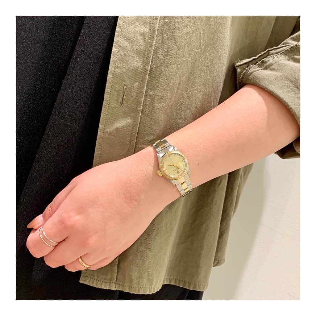 HIROBさんのインスタグラム写真 - (HIROBInstagram)「-HIROB池袋- VINTAGE ROLEX OYSTERをご紹介致します！  コンビネーションのロレックスが新たに入荷致しました！！ 是非、店頭でご覧くださいませ！  PRICE 　 ¥380,000＋TAX  店舗からの通販対応も可能でございます！ 気軽にお問い合わせくださいませ。  お問い合わせ﻿ tel:03-5954-8101﻿ ﻿ #hirob﻿ #hirobikebukuro﻿ #baycrews﻿ #watch #vintage #rolex #oyster #morellato #cassis #fashion  #ヒロブ﻿ #ヒロブ池袋﻿ #ベイクルーズ #時計 #ヴィンテージ #ロレックス #オイスター #コンビネーション #秋冬 #ファッション #腕時計 #クラシック #カシス #モレラート  #观看﻿ #酿酒」9月26日 16時12分 - hirob.jp