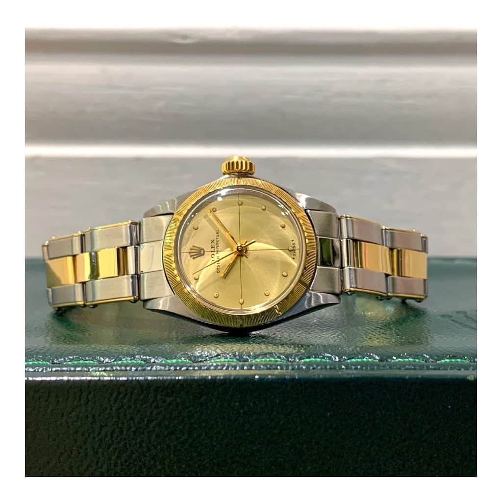 HIROBさんのインスタグラム写真 - (HIROBInstagram)「-HIROB池袋- VINTAGE ROLEX OYSTERをご紹介致します！  コンビネーションのロレックスが新たに入荷致しました！！ 是非、店頭でご覧くださいませ！  PRICE 　 ¥380,000＋TAX  店舗からの通販対応も可能でございます！ 気軽にお問い合わせくださいませ。  お問い合わせ﻿ tel:03-5954-8101﻿ ﻿ #hirob﻿ #hirobikebukuro﻿ #baycrews﻿ #watch #vintage #rolex #oyster #morellato #cassis #fashion  #ヒロブ﻿ #ヒロブ池袋﻿ #ベイクルーズ #時計 #ヴィンテージ #ロレックス #オイスター #コンビネーション #秋冬 #ファッション #腕時計 #クラシック #カシス #モレラート  #观看﻿ #酿酒」9月26日 16時12分 - hirob.jp