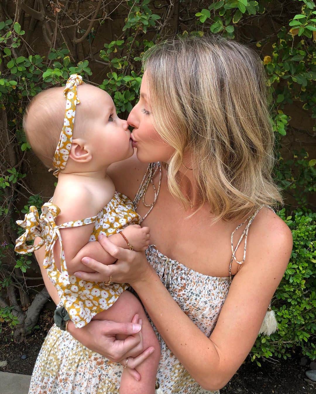 サマンサ・ドロークのインスタグラム：「My sweet angel. My bestie. My baby girl. I’m so grateful to call you my daughter. 💗 I pray that you see yourself through Gods eyes - a beautiful masterpiece perfectly designed. #nationaldaughtersday」