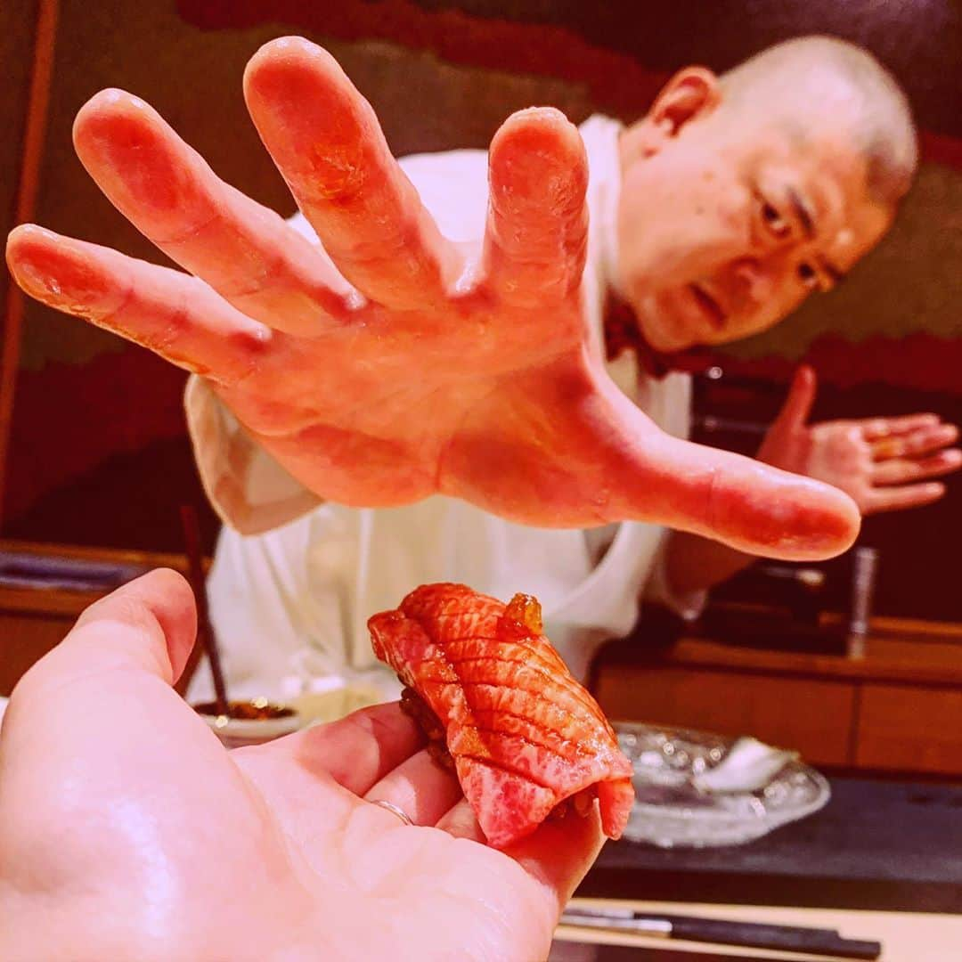  WATANABETAKAYOSHIさんのインスタグラム写真 - ( WATANABETAKAYOSHIInstagram)「During these tough times, using the power of this hand to heal and bring happiness the world one by one!」9月26日 17時11分 - teruzushi