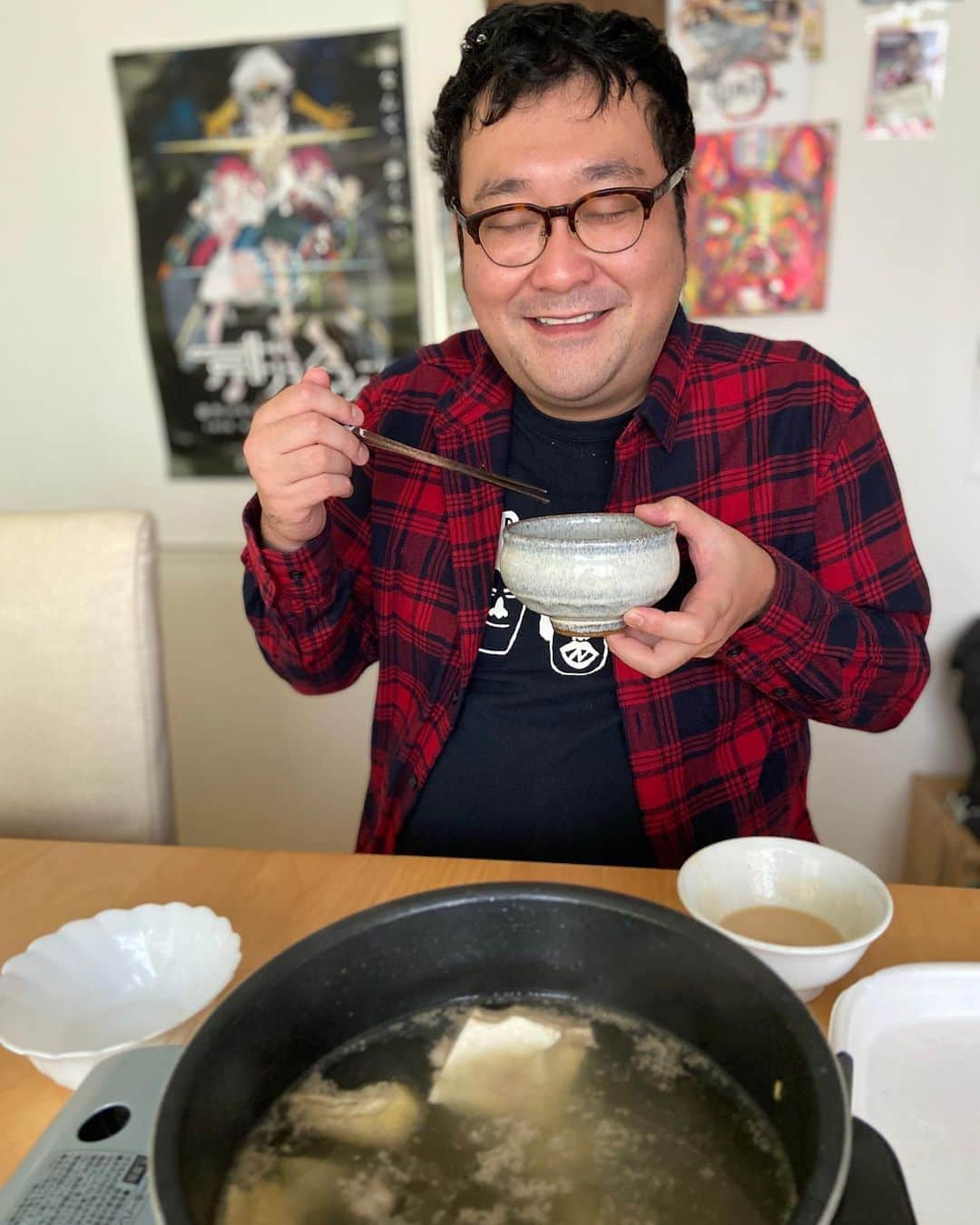 椿鬼奴さんのインスタグラム写真 - (椿鬼奴Instagram)「涼しくなってきましたね。 #昼からしゃぶしゃぶ食べておいてこれは痩せるぞと喜ぶ大さん  #グランジ大の主夫メシ @satodaidaidai」9月26日 17時28分 - tsubakioniyakko