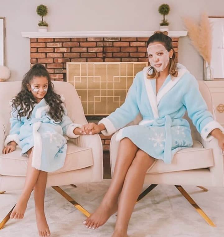 ベアフットドリームスさんのインスタグラム写真 - (ベアフットドリームスInstagram)「A day dedicated to celebrate the magic of daughters 🤍 Happy National Daughter’s Day! #barefootdreams #nationaldaughterday ⠀⠀⠀⠀⠀⠀⠀⠀⠀ ⠀⠀⠀⠀⠀⠀⠀⠀⠀ 📷: @glamdapper」9月26日 8時38分 - barefootdreams