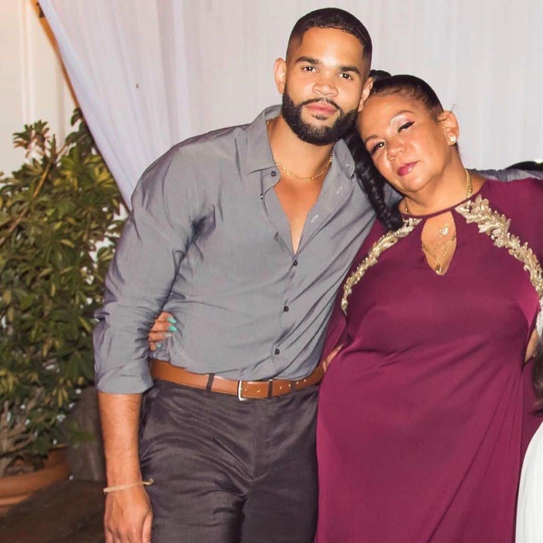 ディジョン・タルトンのインスタグラム：「Happy Birthday Momma! Forever a mommas boy!! 🗣IDC! Lol...  She’s the flyest in the game! Try to name another!」