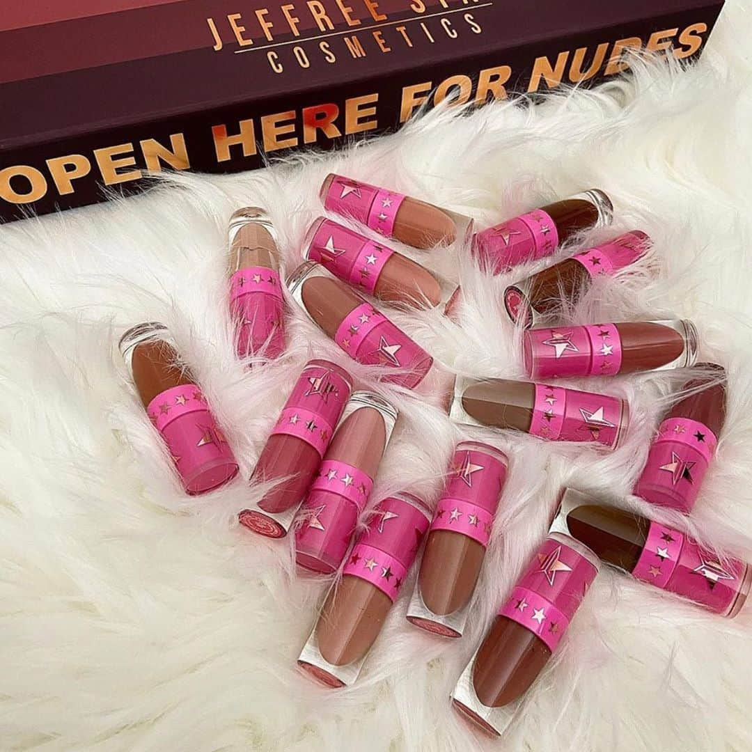 Jeffree Star Cosmeticsさんのインスタグラム写真 - (Jeffree Star CosmeticsInstagram)「Our Nude Volume 1 & 2 #MiniBundles are now back in stock 🤎 Shop Now!! 🌟 Photo by: @_selles_ ✨ #jeffreestarcosmetics」9月26日 9時00分 - jeffreestarcosmetics