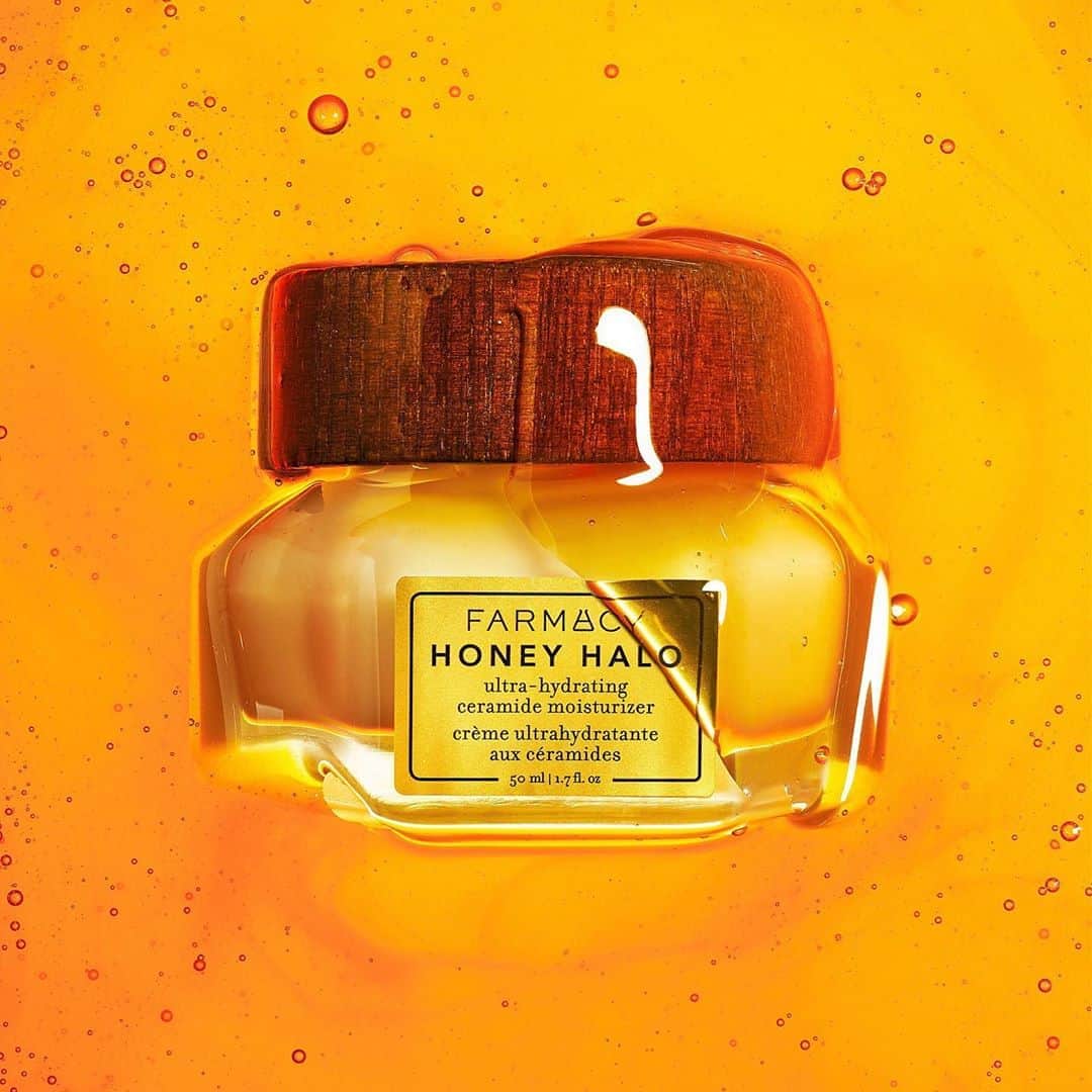 セフォラさんのインスタグラム写真 - (セフォラInstagram)「New from @farmacybeauty: Not your average honey 💛 Our NEW Honey Halo moisturizer is powered by a special blend of buckwheat honey, propolis, and royal jelly that is incredibly rich in antioxidants (more potent than manuka honey!) and is a soothing humectant that helps draw moisture to the skin. Dive right in for hydrated, nourished skin.   Available at Sephora.」9月26日 9時14分 - sephora